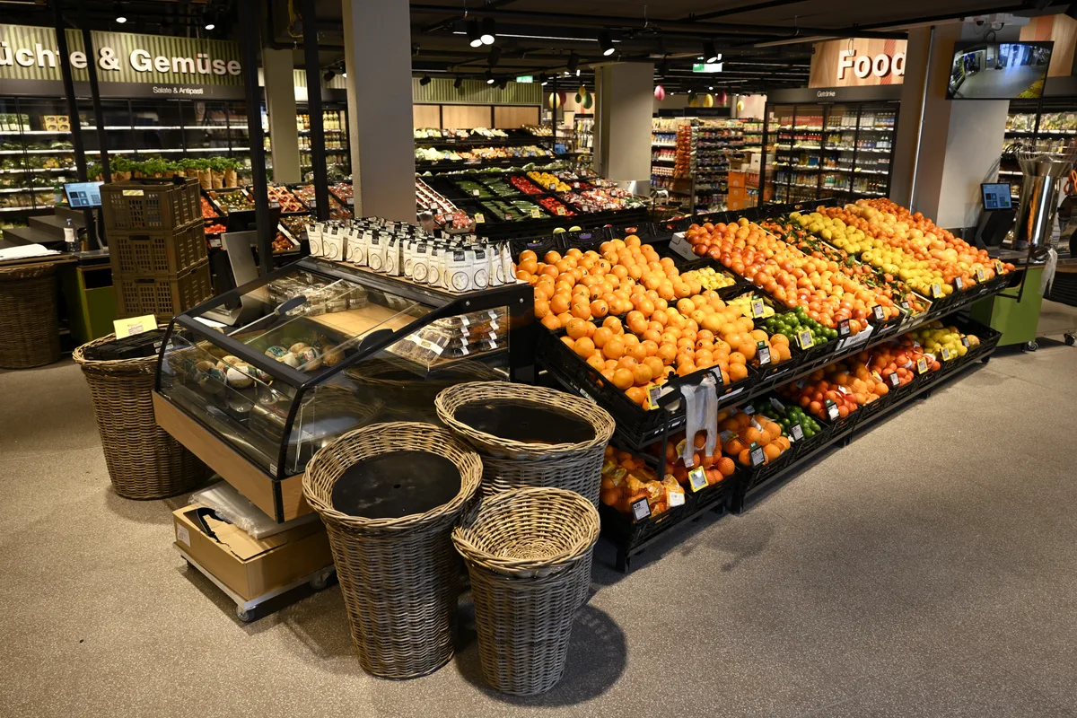 Die Früchte- und Gemüseabteilung der Migros in Egg.